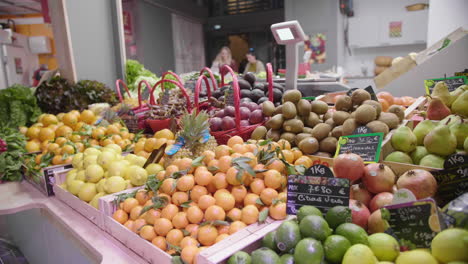 Frutas-En-Una-Tienda-De-Comestibles-En-El-Mercado-Montpellier-Francia